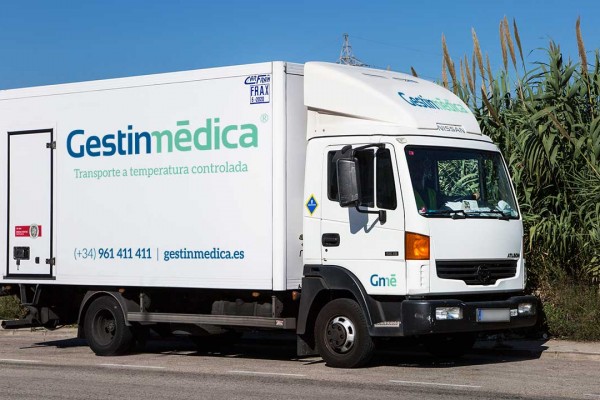 Camión medio para reparto de medicamentos